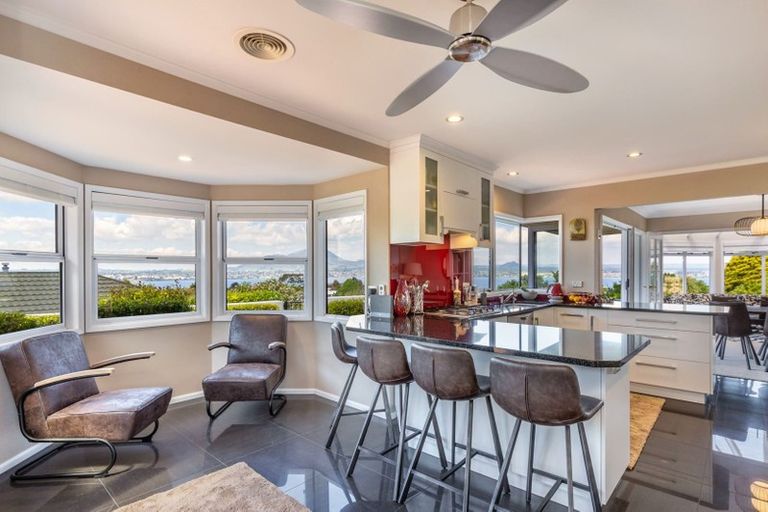 Photo of property in 2 Krissell Place, Acacia Bay, Taupo, 3330