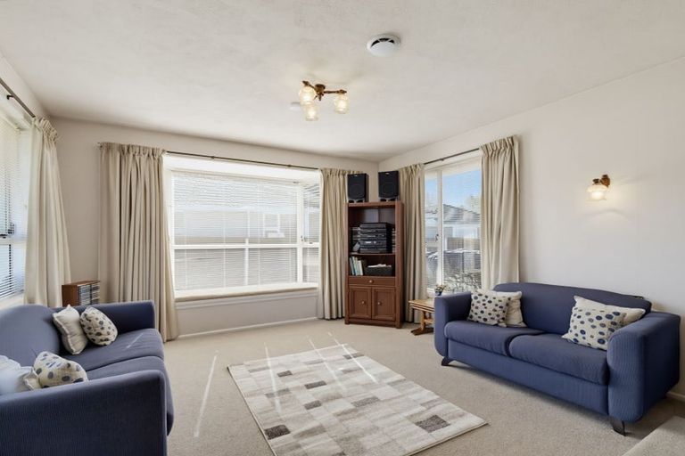 Photo of property in 332 Memorial Avenue, Burnside, Christchurch, 8053