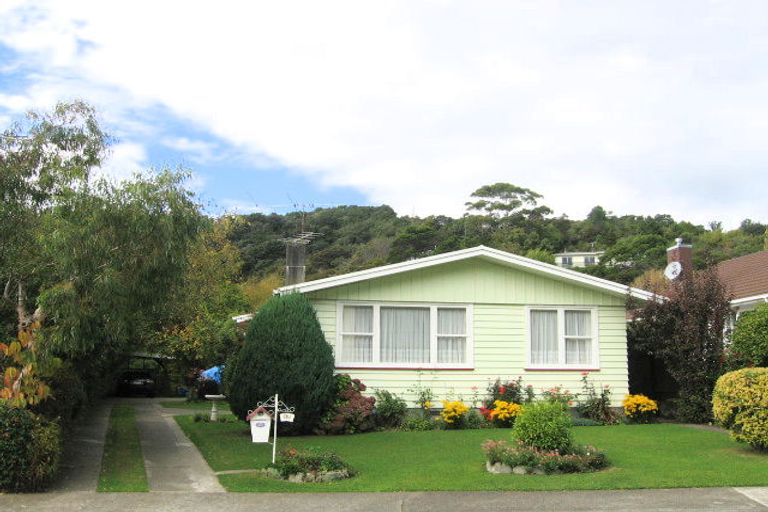 Photo of property in 17 Deller Grove, Silverstream, Upper Hutt, 5019