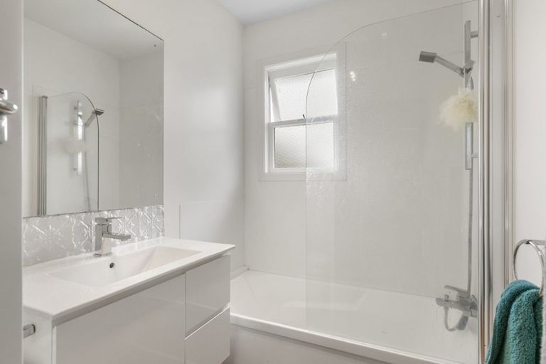 Photo of property in 19 Church Street, Northcote Point, Auckland, 0627