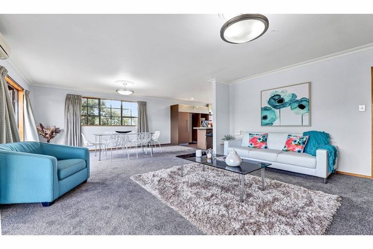 Photo of property in 17a Sonning Place, Redwood, Christchurch, 8051