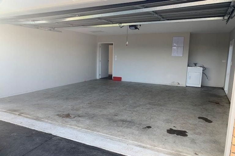 Photo of property in 17 Broadway Parade, Rolleston, 7615