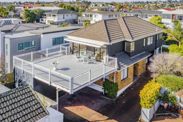 Photo of property in 2/20 Takutai Avenue, Bucklands Beach, Auckland, 2012