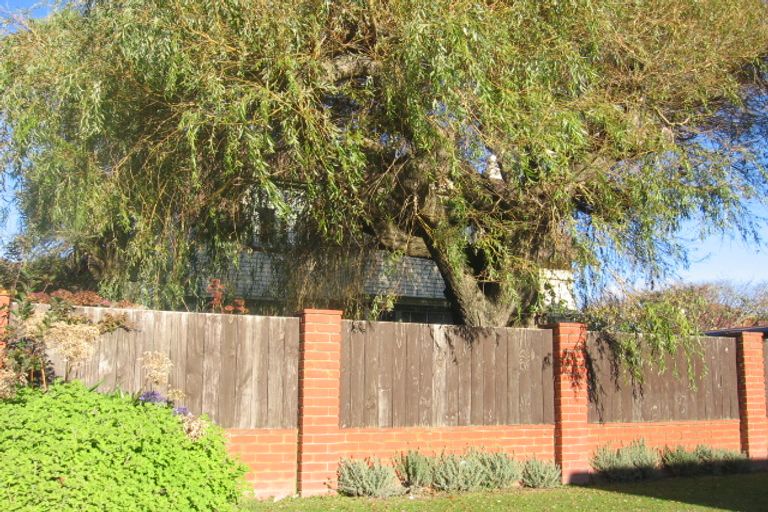 Photo of property in 80 Cambridge Terrace, Waterloo, Lower Hutt, 5011