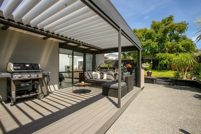 Photo of property in 16 Kiwi Road, Point Chevalier, Auckland, 1022