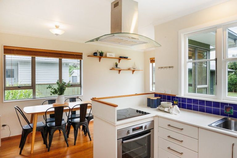 Photo of property in 27 Waterloo Crescent, Hokowhitu, Palmerston North, 4410