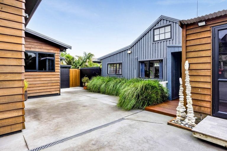 Photo of property in 11a Mace Terrace, Oakura, 4314