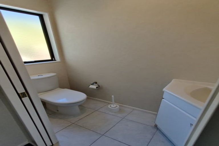 Photo of property in 8 Hattaway Avenue, Bucklands Beach, Auckland, 2012