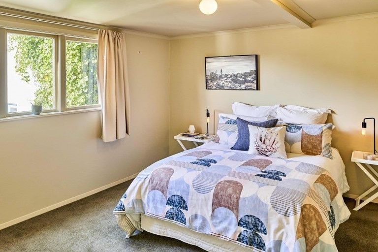 Photo of property in 9 Glendavar Street, Berhampore, Wellington, 6023