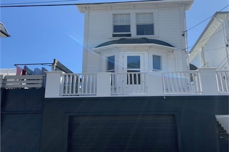 Photo of property in 54 Porritt Avenue, Mount Victoria, Wellington, 6011