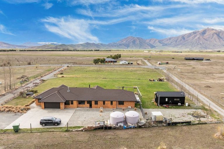 Photo of property in 10 Hardacre Place, Omarama, 9412