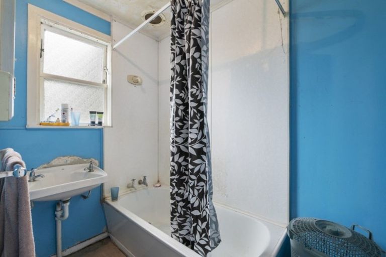 Photo of property in 180 Naenae Road, Naenae, Lower Hutt, 5011