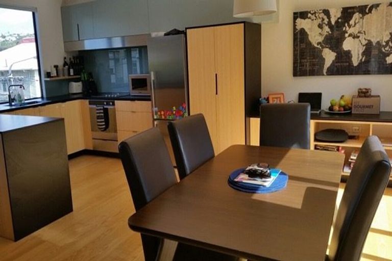 Photo of property in 76 Brougham Street, Mount Victoria, Wellington, 6011