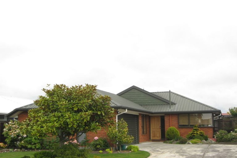 Photo of property in 2/10 Hibiscus Place, Redwood, Christchurch, 8051