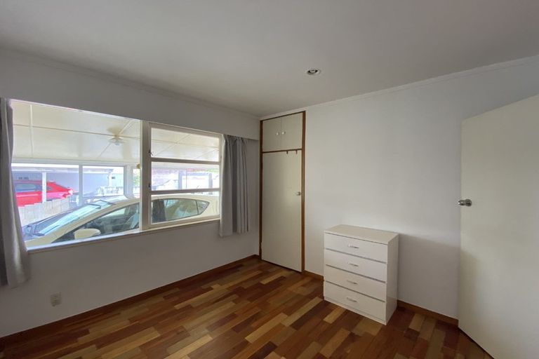 Photo of property in 111 Target Road, Totara Vale, Auckland, 0629