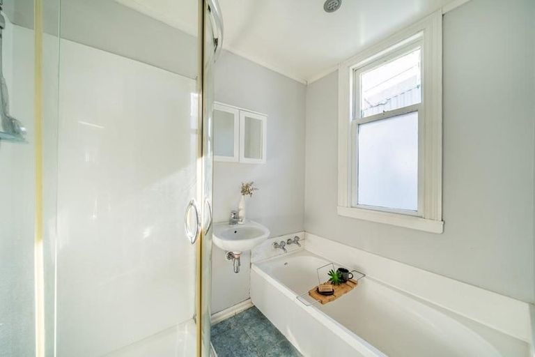 Photo of property in 35 Riddlers Crescent, Petone, Lower Hutt, 5012