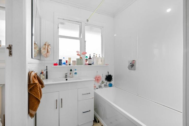 Photo of property in 2 Aileen Place, Upper Riccarton, Christchurch, 8041