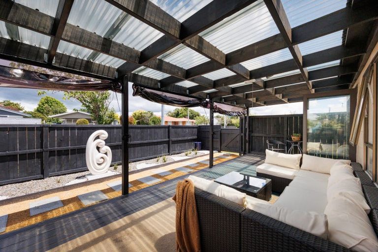 Photo of property in 9 Denver Place, Milson, Palmerston North, 4414