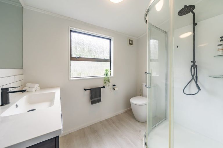 Photo of property in 66 Woodhouse Avenue, Karori, Wellington, 6012