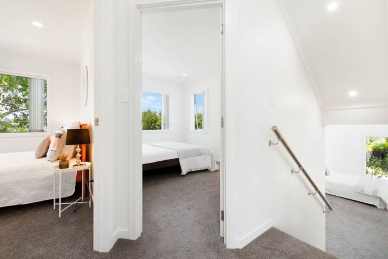 Photo of property in 2/19 Limmer Place, Browns Bay, Auckland, 0632