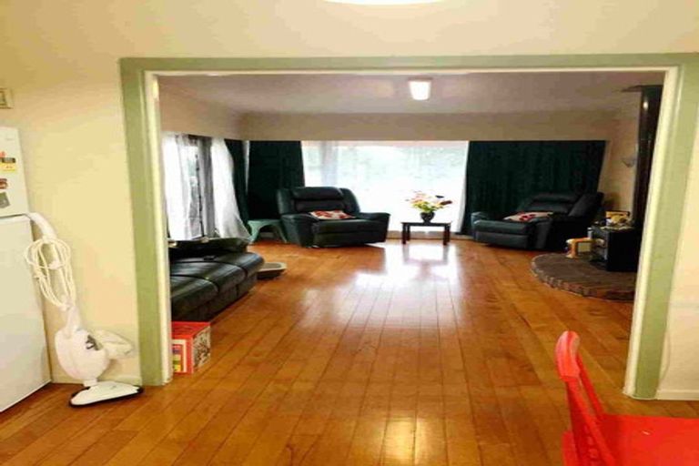 Photo of property in 70 Tiroroa Avenue, Te Atatu South, Auckland, 0610