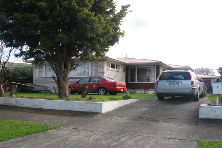 Photo of property in 7 Raglan Avenue, Cloverlea, Palmerston North, 4412