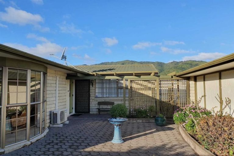 Photo of property in 63a Ngaio Road, Waikanae, 5036