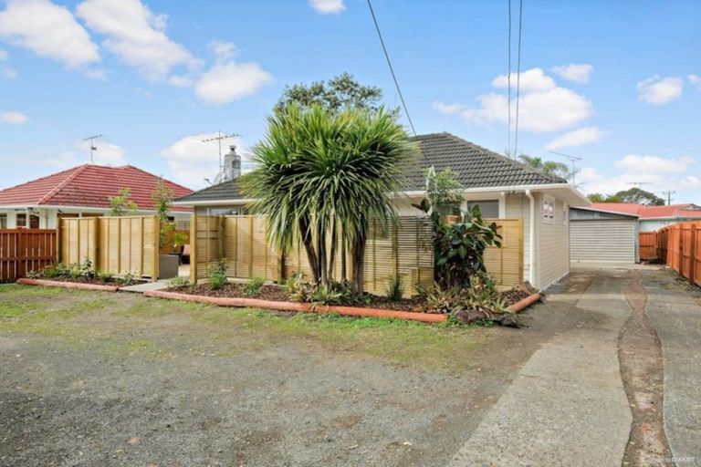 Photo of property in 14 Ocean View Road, Northcote, Auckland, 0627