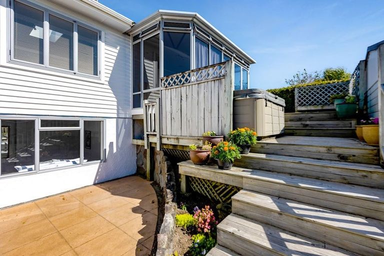 Photo of property in 10 York Crescent, Westown, New Plymouth, 4310
