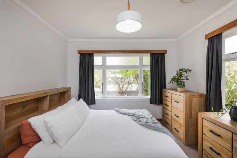 Photo of property in 19 Featherston Street, Takaro, Palmerston North, 4412