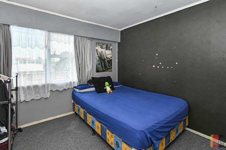 Photo of property in 37 Gainsborough Street, Manurewa, Auckland, 2102
