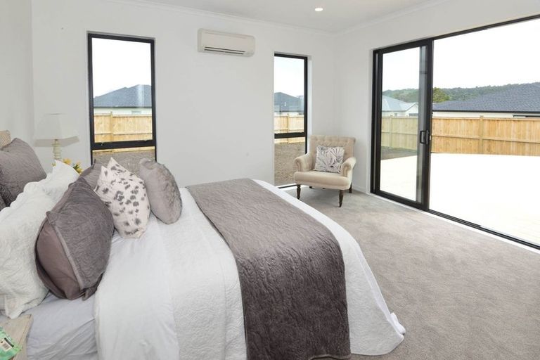 Photo of property in 12 Gilbransen Road, Kumeu, 0810