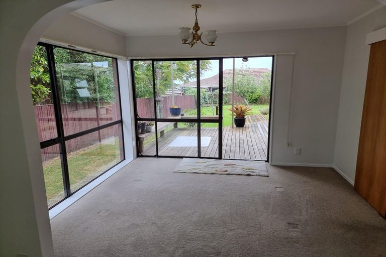 Photo of property in 57 Dalwhinnie Parade, Highland Park, Auckland, 2010