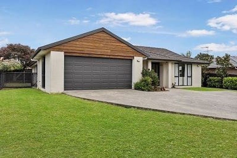 Photo of property in 19 Corrofin Drive, East Tamaki, Auckland, 2013