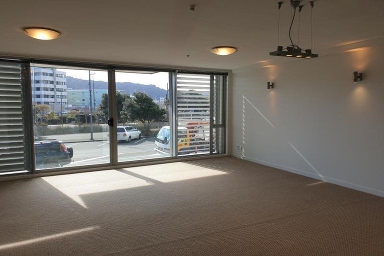 Photo of property in Aqua, 9/74 Oriental Parade, Oriental Bay, Wellington, 6011