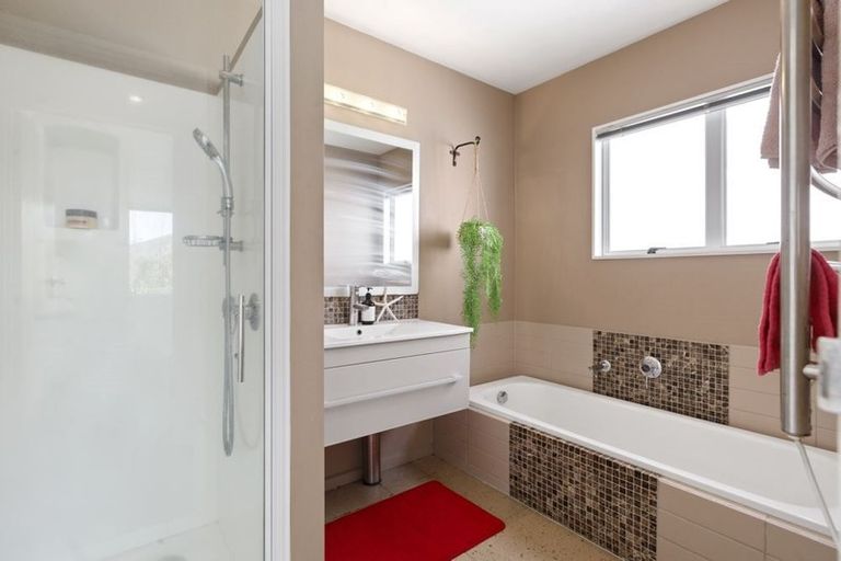 Photo of property in 29 Glucina Avenue, West Harbour, Auckland, 0618