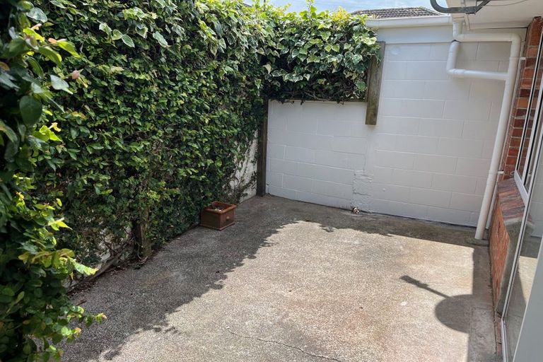 Photo of property in 1/6 Keys Street, Belmont, Auckland, 0622