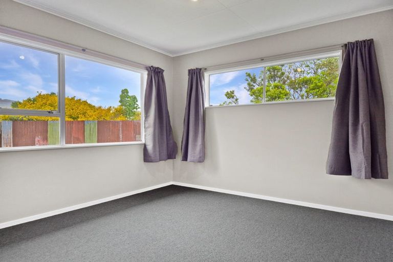 Photo of property in 32 Matthews Road, Wainuiomata, Lower Hutt, 5014
