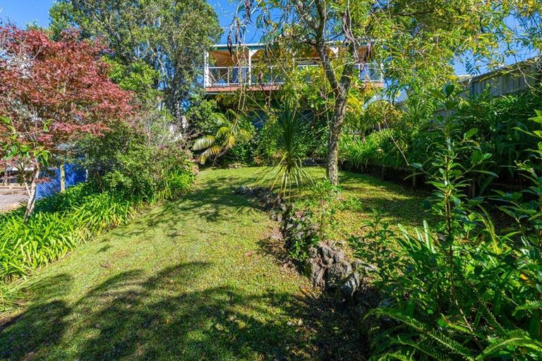 Photo of property in 13 Moffat Road, Red Beach, 0932