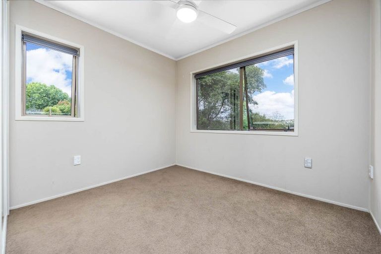 Photo of property in 9a Pendene Place, Forrest Hill, Auckland, 0620