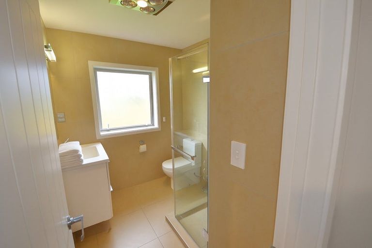 Photo of property in 28 Cooladerry Place, Rosehill, Papakura, 2113