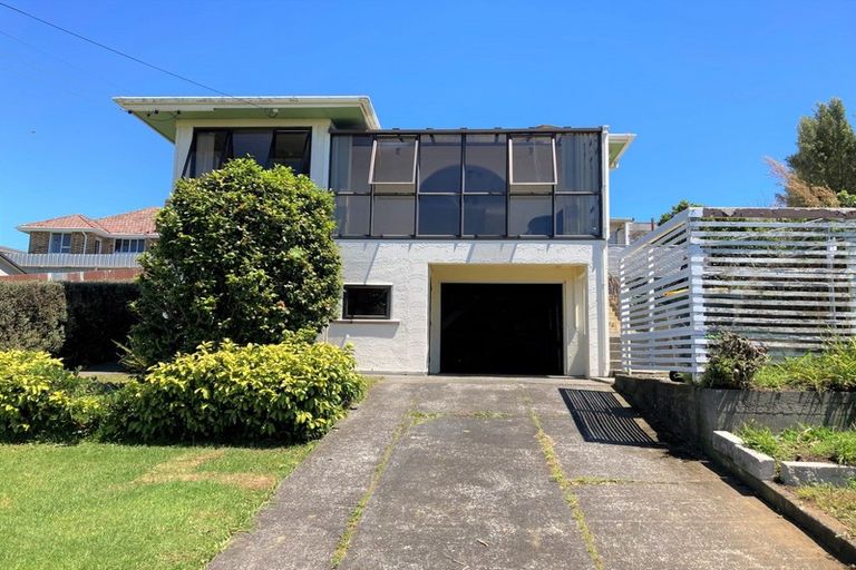 Photo of property in 75 Mould Street, Waitara, 4320