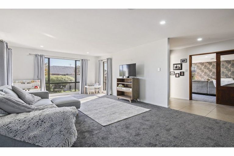 Photo of property in 1 Appleton Place, Woodend, 7610