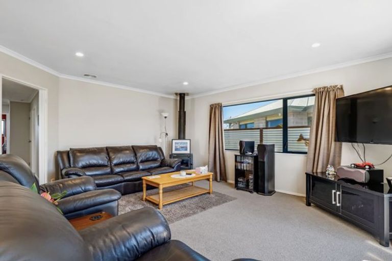 Photo of property in 32 Somerset Crescent, Highbury, Palmerston North, 4412