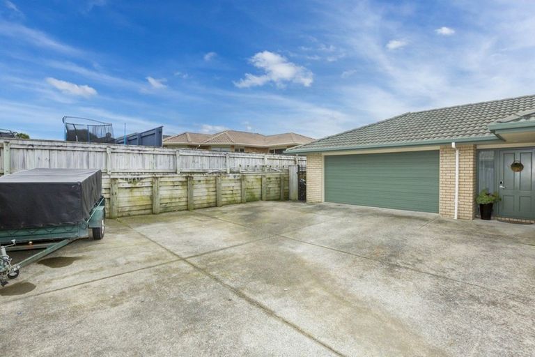Photo of property in 32 Percy Kinsman Crescent, Riverstone Terraces, Upper Hutt, 5018