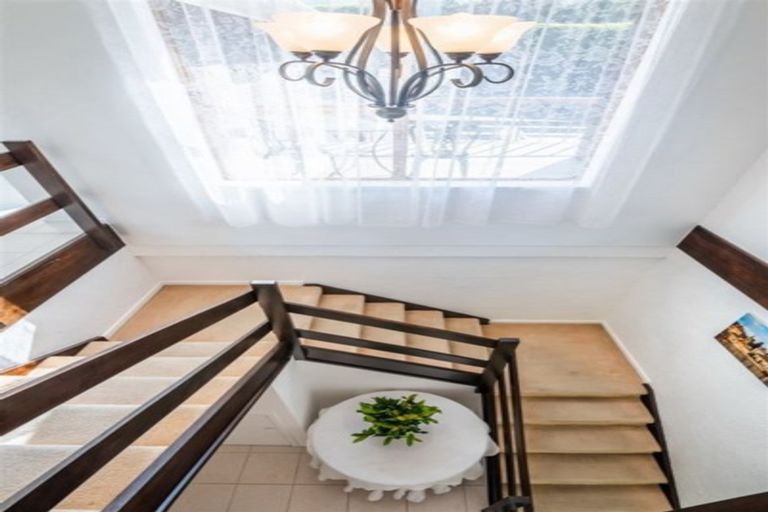 Photo of property in 14 Calman Place, Chatswood, Auckland, 0626