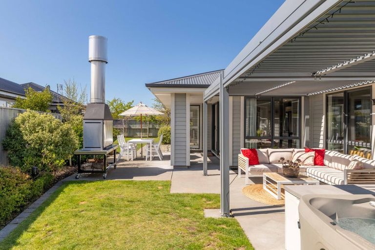 Photo of property in 14 Ballinger Place, Kaiapoi, 7630