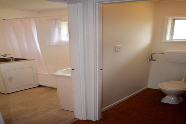 Photo of property in 3/318 Te Atatu Road, Te Atatu South, Auckland, 0610