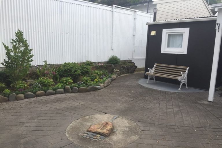 Photo of property in 2 Chaucer Road, Hospital Hill, Napier, 4110