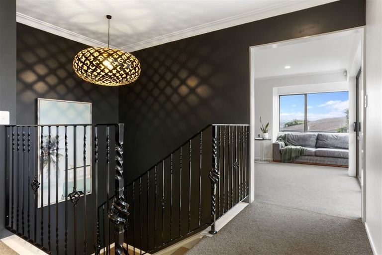 Photo of property in 8 Higham Ferrers Place, Red Beach, 0932